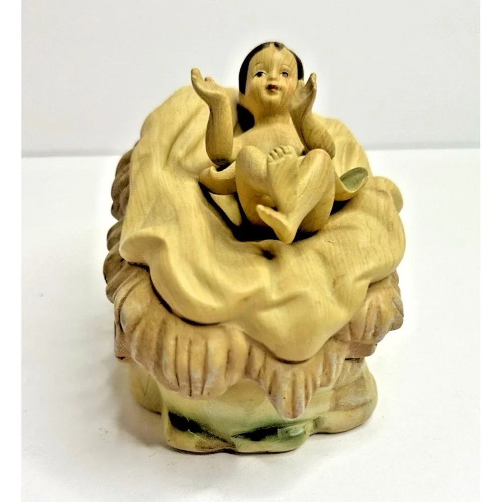 Sams Club Members mark Baby Jesus Replacement From Nativity Set‎